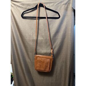 NWOT Gun Tote'n Mamas Concealed Carry Distressed Leather Slim Cross Body Bag